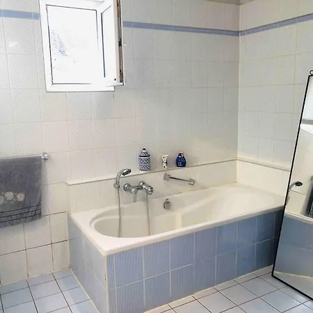 Maison Proche Du Centre Dans Quartier Residentiel Отель 4*